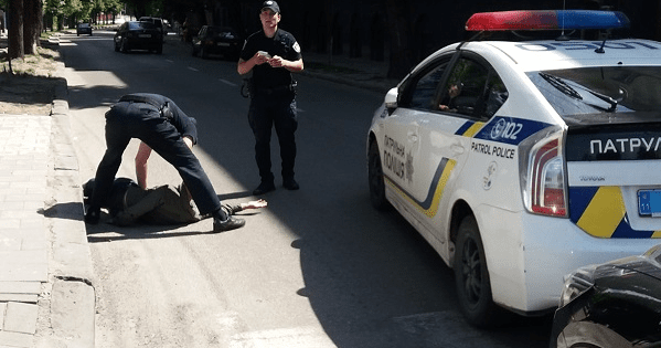 У Львові авто патрульних збило пішохода Патрульне авто збило пішохода