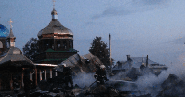 На Прикарпатті згоріла майже 100-літня дерев’яна церква Згоріла церква