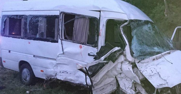 Во Львовской области столкнулись два микроавтобуса ДТП