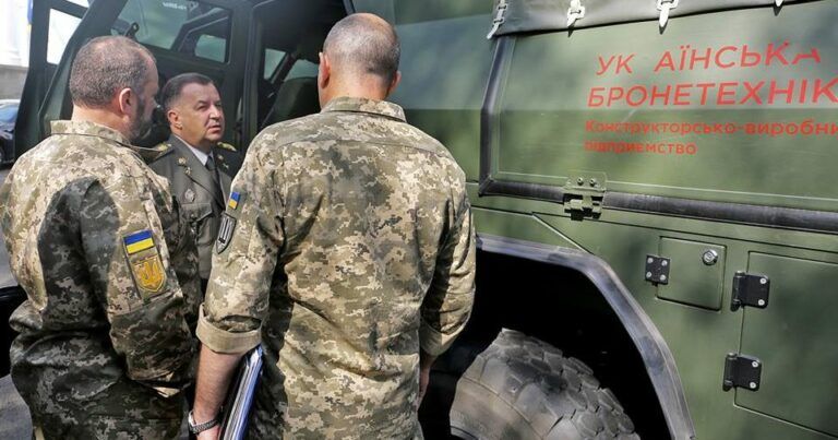 Військовий автомобіль