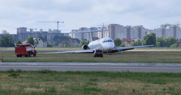 Жорстка посадка літака у Жулянах