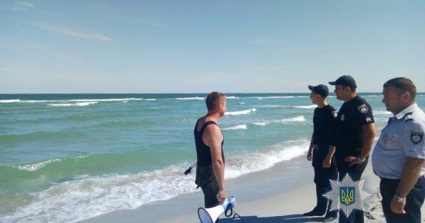 Хвиля накрила з головою: в Приморському потонула дитина, поки за нею йшла тренер утонул ребенок в приморском