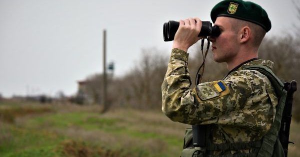 У Чернівецькій області 20 осіб напали на прикордонників Держприкордонслужба