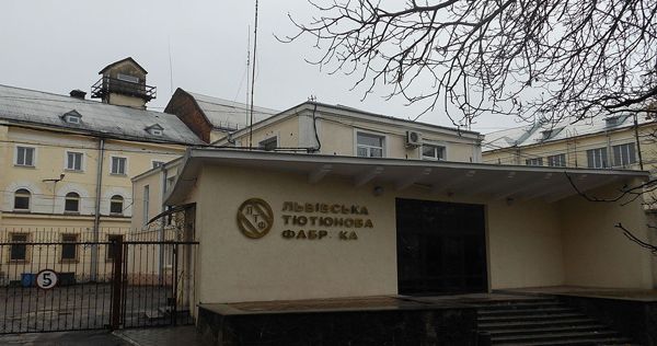 ЗМІ: Львівську тютюнову фабрику карають за незговірливість