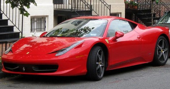 Дівчина розбила Ferrari за $660 тис. через кілька хвилин після оренди ферари