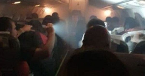 Російський літак з фанатами Перу задимівся у повітрі