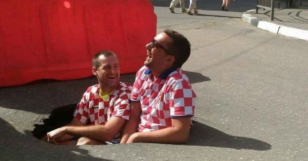 Хорватські фанати знялися в ямі у Росії і стали мемом