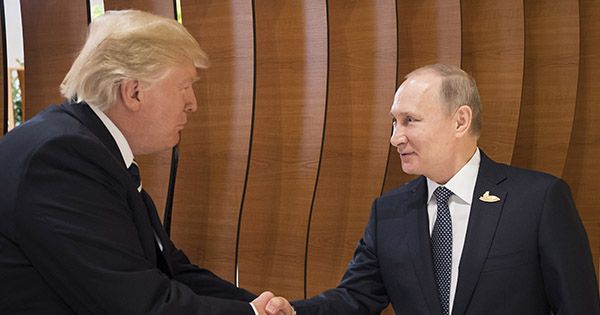 Друг, враг или соперник? Трамп нашел определение для Путина Дональд Трамп і Володимир Путін