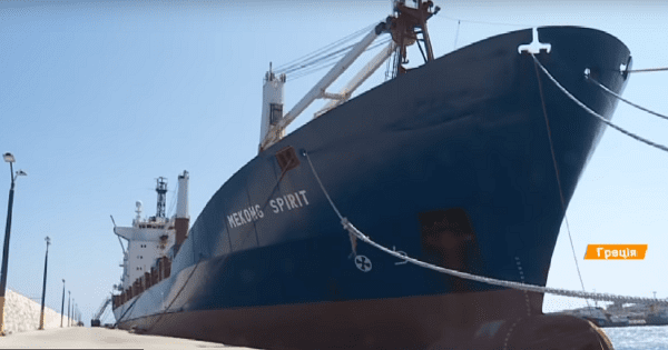 Українських моряків, яких понад рік не випускали з Греції, повернули додому