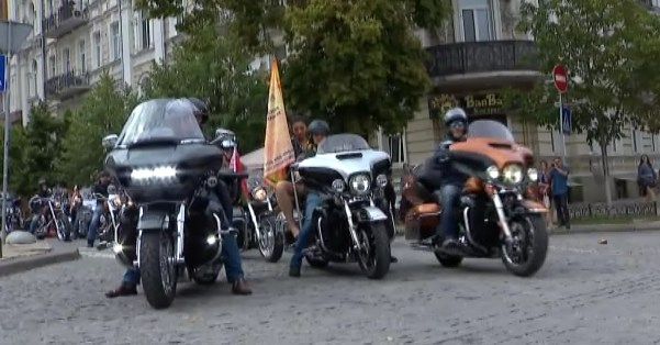 Ревуть мотори, виблискує сталь і грає рок: Harley-Davidson 115 років