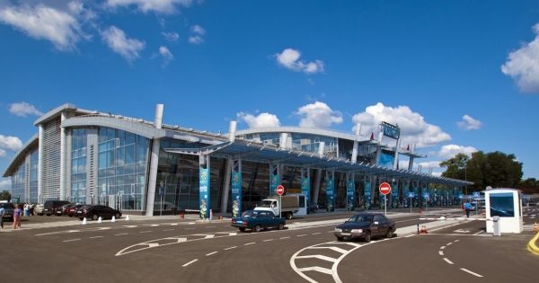Відпустка в аеропорту: хто повинен компенсувати неочікувані витрати