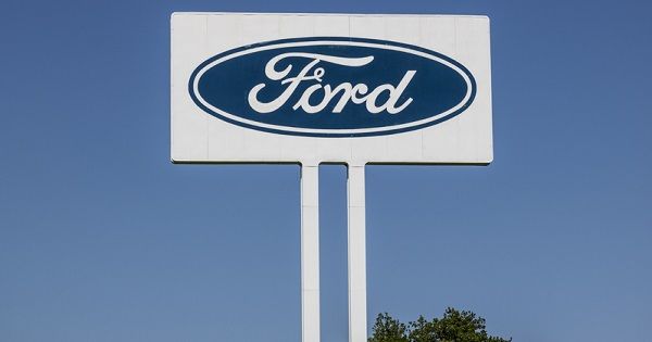 7 тыс машин за 4 часа: Ford троллит Tesla