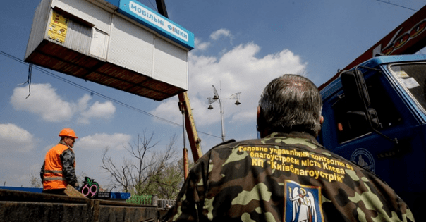 Без киосков и билбордов: в Украине начнется масштабная зачистка тротуаров
