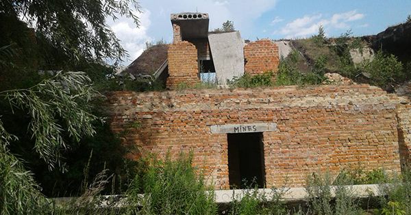 В Нежине бетонная плита убила троих детей У Ніжині бетонна плита вбила трьох дітей