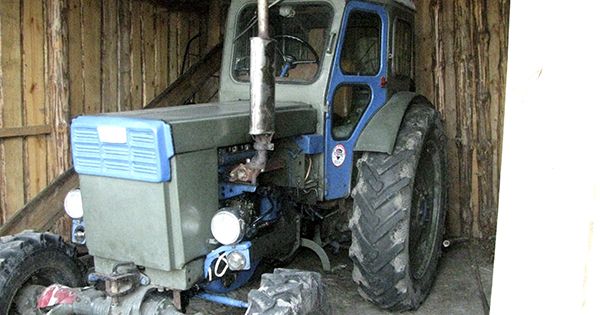 Не пускала на озеро! На Ровенщине сын насмерть переехал мать на тракторе Переїхав матір на тракторі