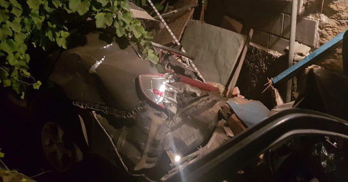 В Одессе авто въехало в ограждение ДТП