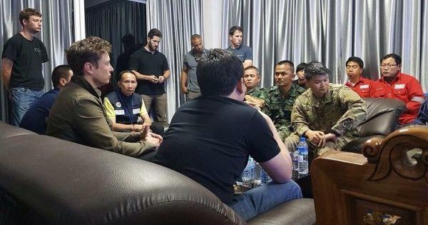 Маск доставил в Таиланд субмарину для спасения детей из пещеры