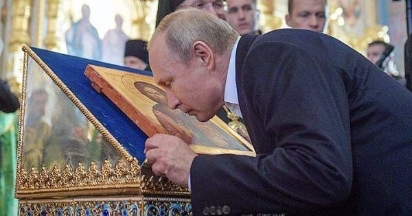 Вздулись батарейки или сполз силикон: Путина высмеяли в сети