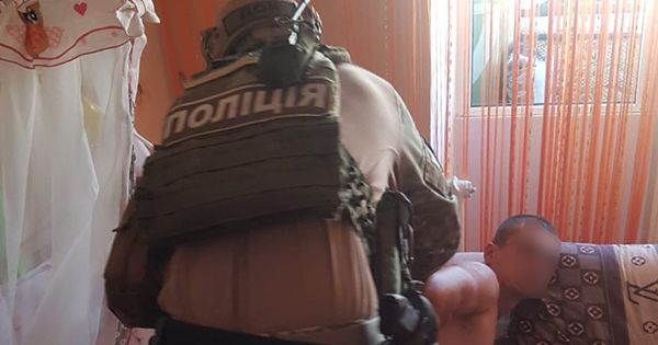 Полицейские задержали мужчину, который снимал порно с 8-месячной дочкой