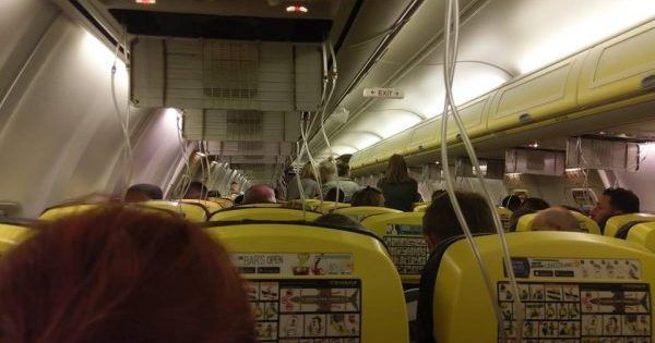 У Німеччині екстрено сів літак Ryanair. 33 пасажири госпіталізовані Ryanair