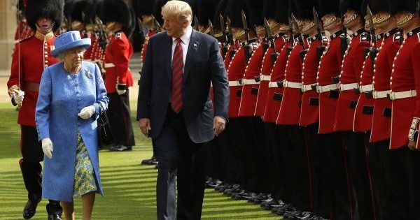 Трамп запізнився на зустріч з королевою Єлизаветою