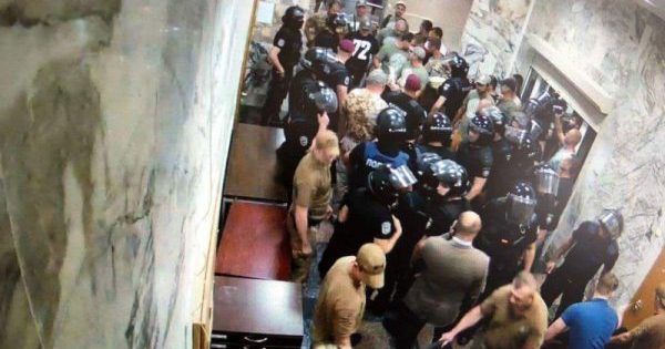 У НАБУ увірвалися невідомі та влаштували погром
