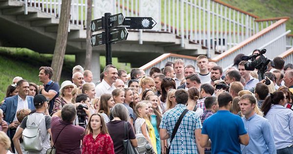 Кличко відкрив унікальні сходи з Пейзажної алеї до урочища Гончарі-Кожум’яки