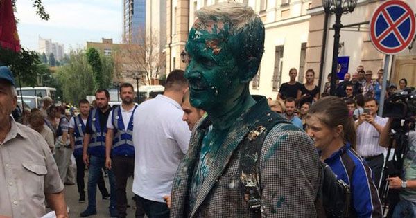 Шабуніна облили зеленкою Віталій Шабунін
