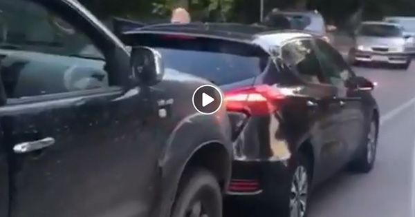 У Києві Toyota Fortuner протаранив KIA Ceed, щоб звільнити собі проїзд