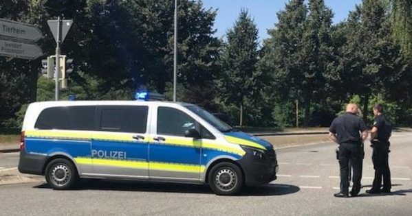 У Німеччині чоловік напав з ножем на пасажирів автобуса нападение в германии