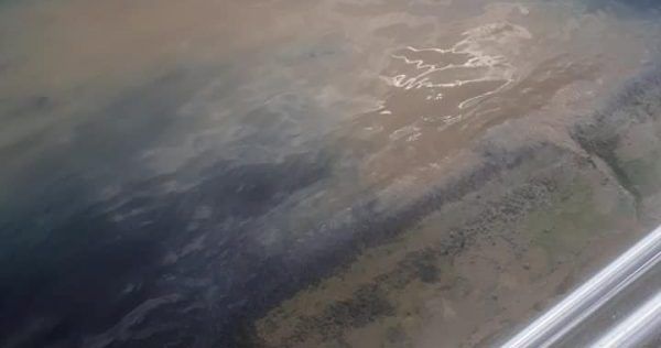 Безперервно тече коричнева рідина одесса