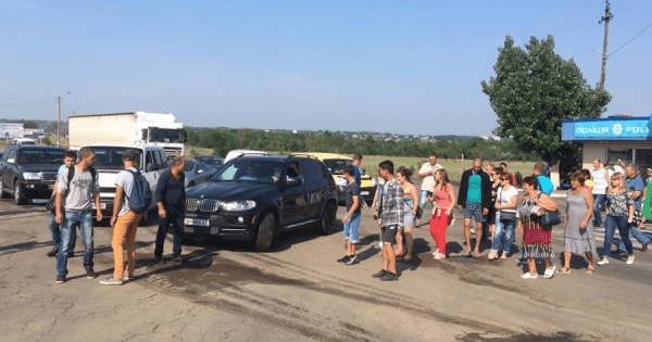 Протестуючі перекрили трасу Одеса