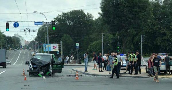 Смертельна ДТП у Києві: авто відкинуло на пішоходів дтп в киеве