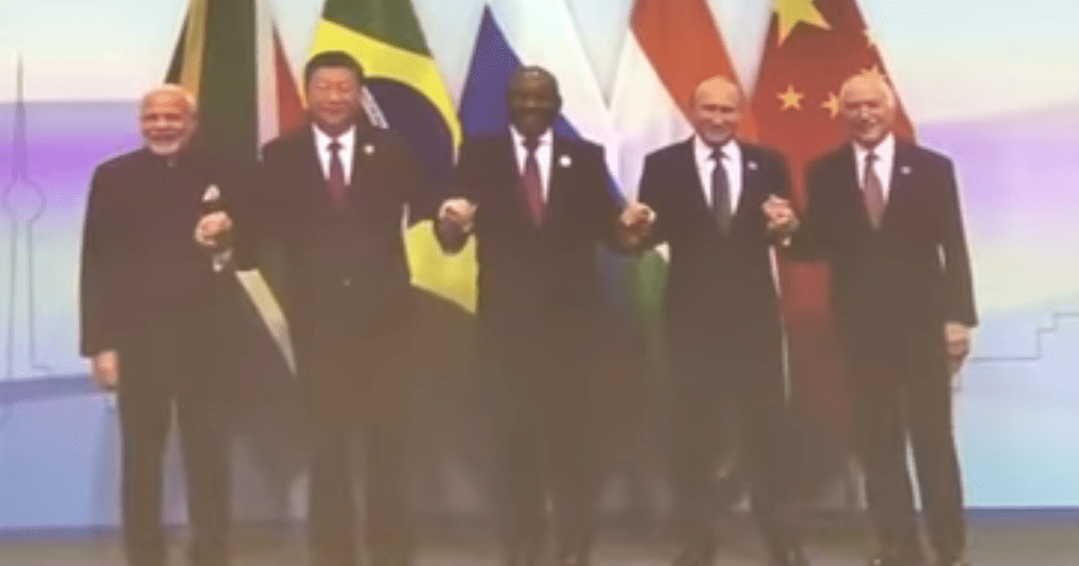 Путін на саміті в ПАР не знайшов прапор своєї країни БРІКС