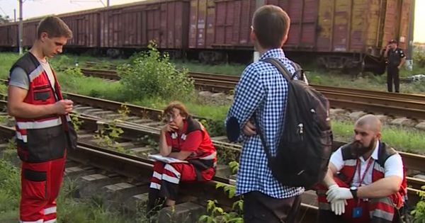 Гралися біля вагонів: у Києві від удару струмом померла дитина