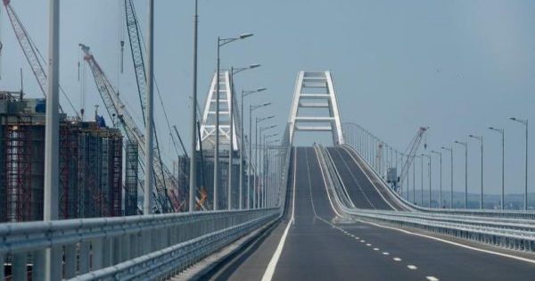 19 компаній і 22 особи: Україна покарає будівельників мосту в Криму