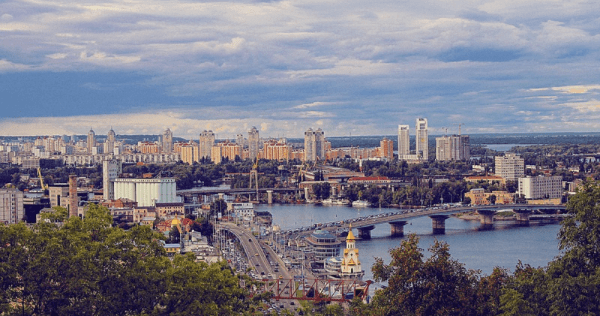 У центрі Києва обмежать рух до серпня Київ