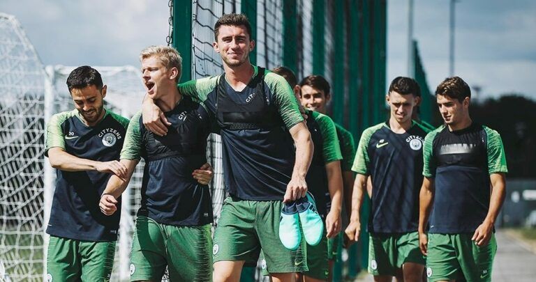 Зніміть це негайно! Гравці Манчестер Сіті шокували фанатів вбранням