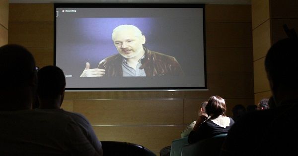 Ассанж залишає посольство Еквадору в Лондоні