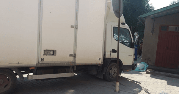 На Тернопільщині вантажівка виїхала на тротуар та переїхала матір з донькою