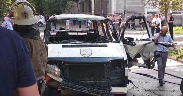 Замах на вбивство: у Кам’янському вибухнуло авто з депутатом