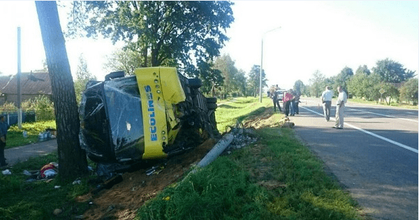 У Білорусі перекинувся автобус з 53 пасажирами. Серед них