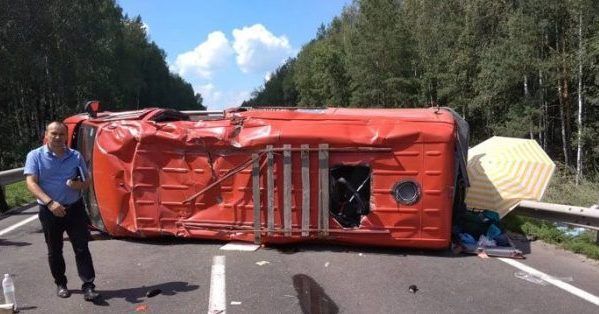 Їхали на відпочинок. У Чернігівській області перекинувся автобус з дітьми