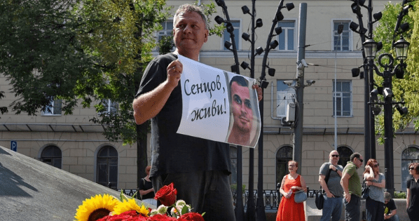 Олег живи! У Москві за день пройшли дві акції на підтримку Сенцова