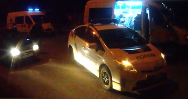 В’їхала в поліцейських і збила двох пішоходів