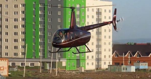 Король трущоб. В РФ бизнесмен прилетел на вертолете домой