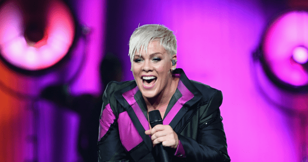 Два концерта отменили: Pink госпитализировали в Сиднее