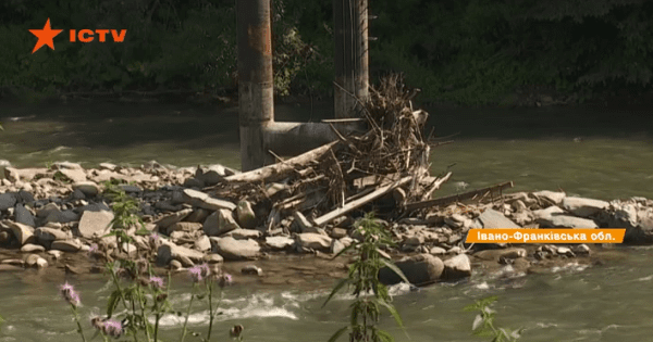 Курортні Верховину і Ворохту заливає фекаліями, річки перетворюються на каналізацію