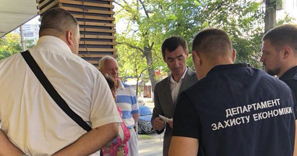 Сплутав збори і побори. Начальника департаменту ДФС впіймали на хабарі в $20 тис. Павла Дроняка затримали