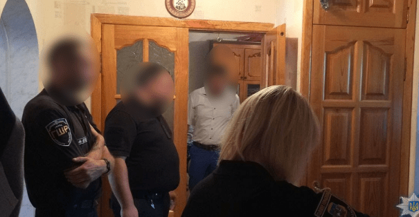 Знущались всю ніч: під Києвом згвалтували 16-річну дівчину